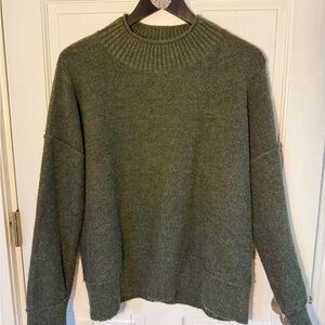 Universal Thread Women’s Olive Mock Turtleneck Sweater